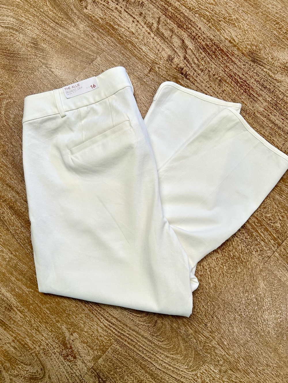 LANE BRYANT "THE ALLIE" DELUXE FIT CROP PANTS, SIZE 16, CREAM, NWT